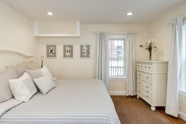 Building Photo - 143 Williams St