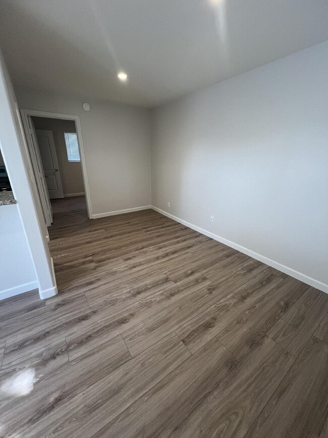 Building Photo - Newly Remodeled, Charming 1-Bedroom Oasis ...