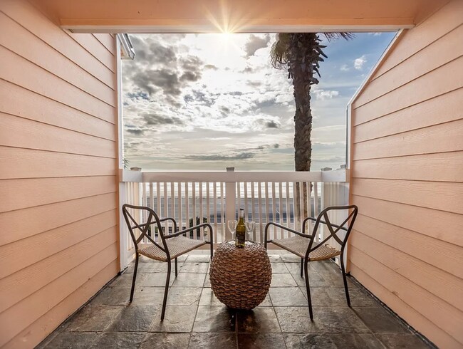 Building Photo - 8316 Seawall Blvd