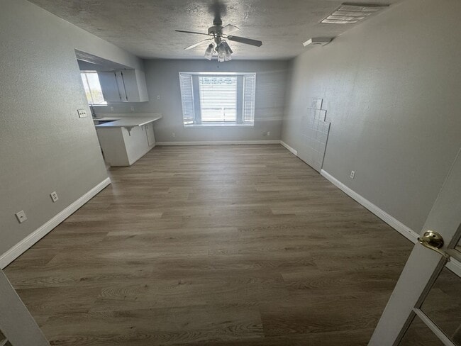 Building Photo - Large Home in Bloomington Hills