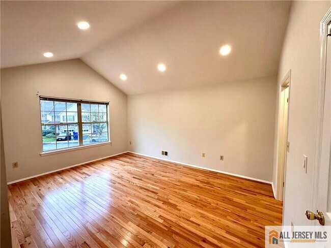 Building Photo - 162 Salem Rd