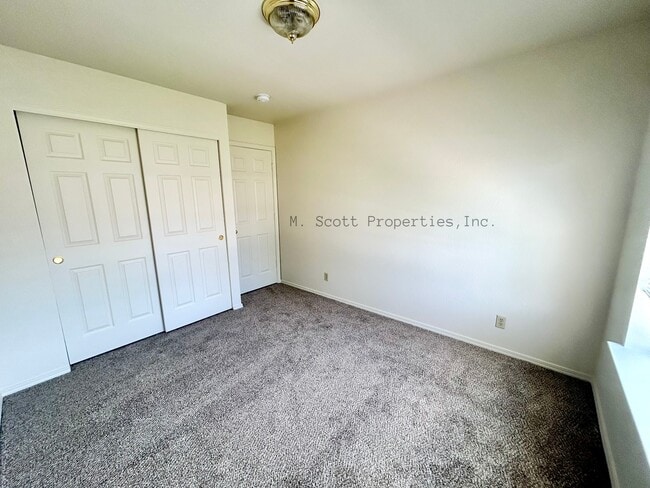 Building Photo - 1449 N Marion Russell Dr