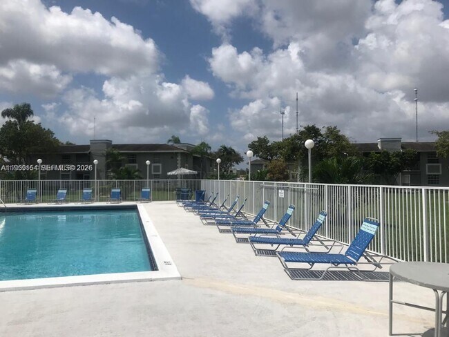 Building Photo - 439 NE 210th Cir Terrace