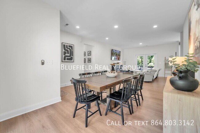Building Photo - 713 Rockcliff St