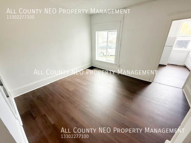 Building Photo - 3292 W 98th St