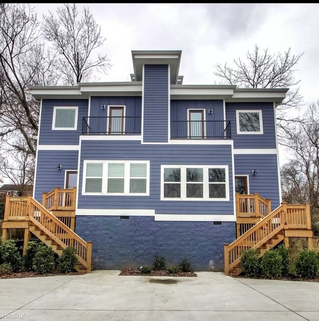 Building Photo - 4 br, 2.5 bath House - 421 Moore Avenue B