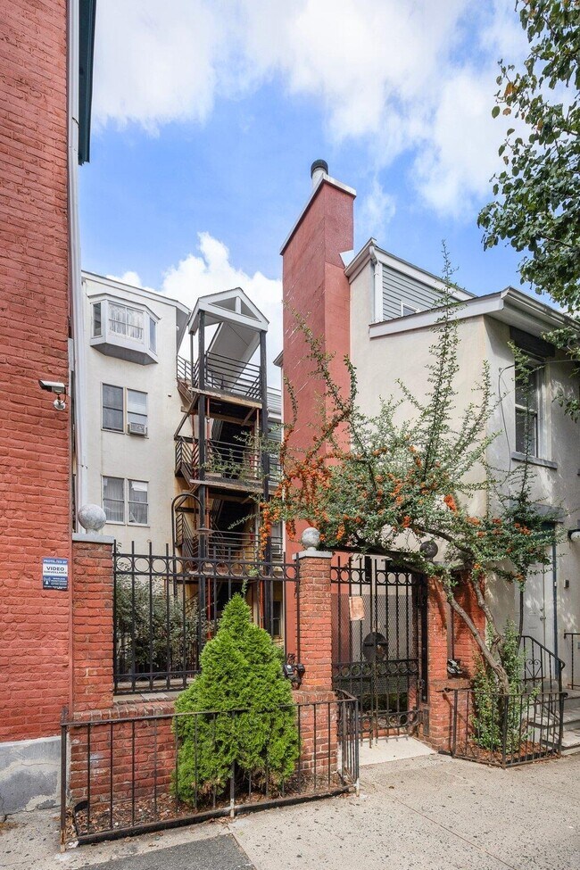 Building Photo - 203 Washington St