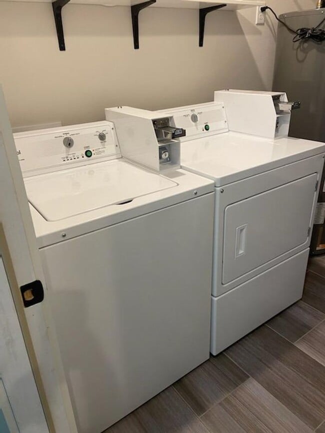 Building Photo - 2 Bedroom in Downtown Manchester!