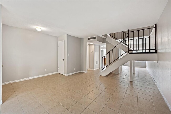 Building Photo - 9520 Quail Village Ln