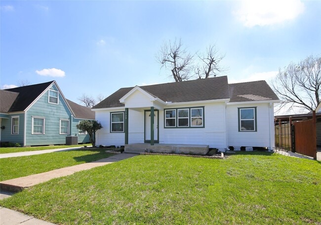 Building Photo - 5520 Lawson St