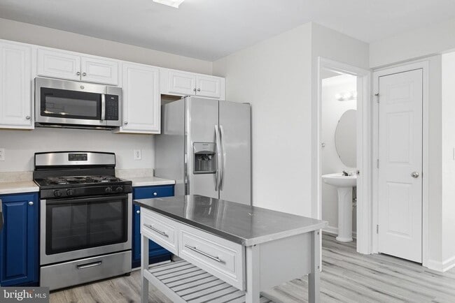 Building Photo - 43742 Tolamac Dr