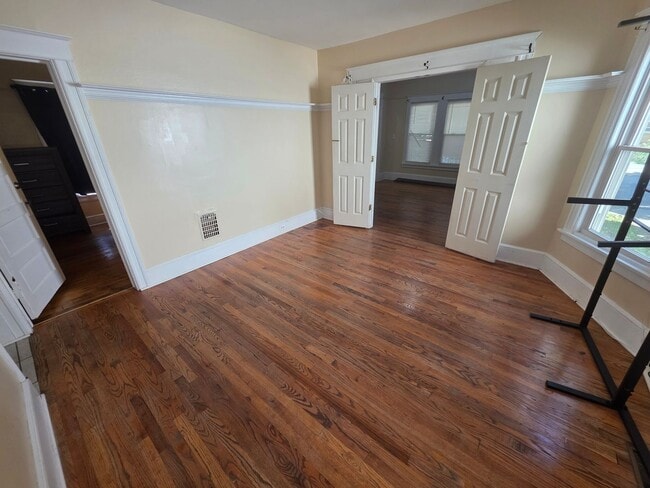 Building Photo - 35 Manitou Ave
