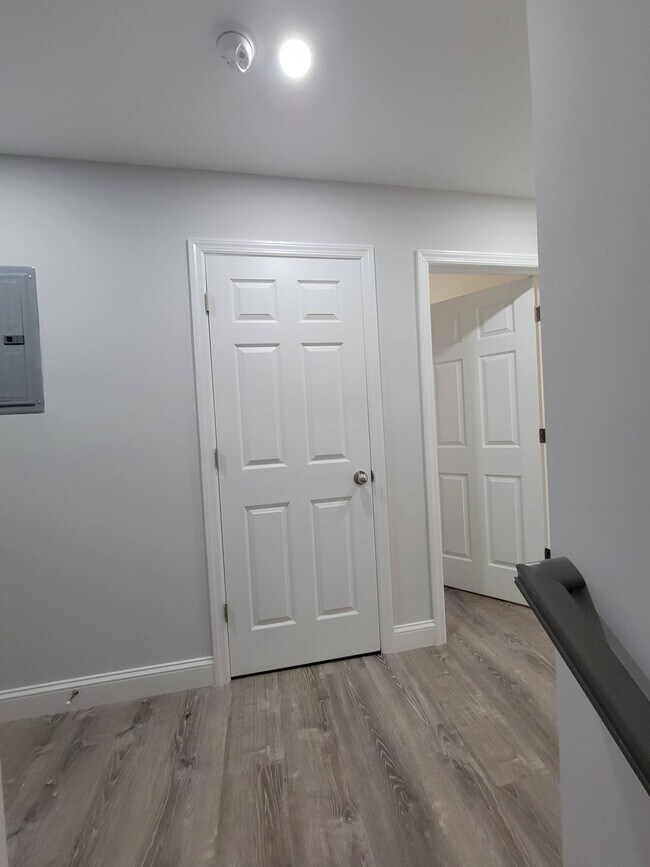 Building Photo - 31 Bouton St