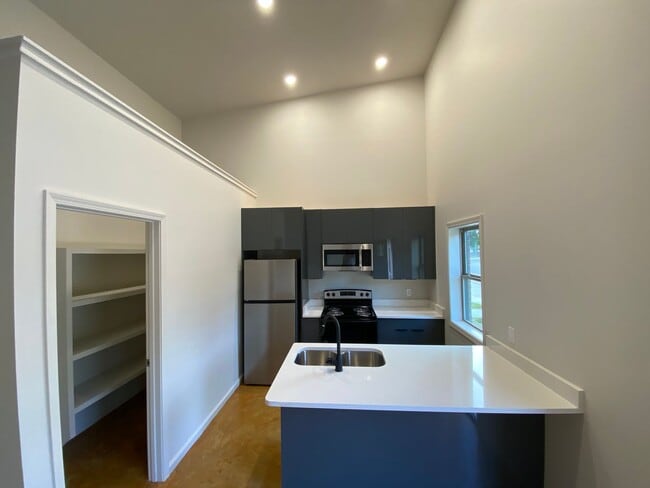 Building Photo - 1120 Creath Ave