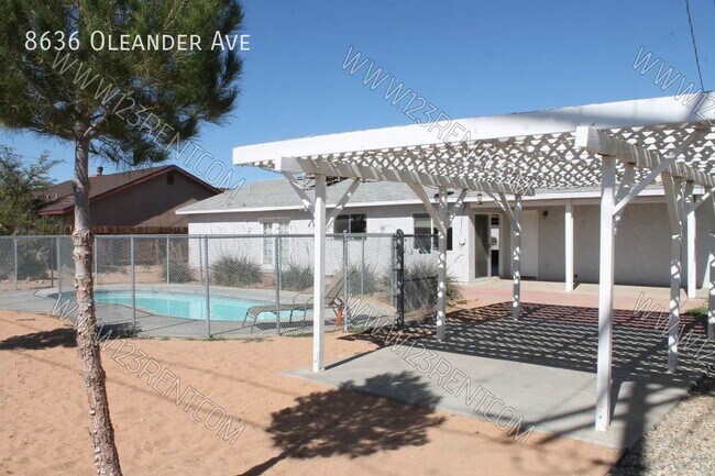Building Photo - 8636 Oleander Ave