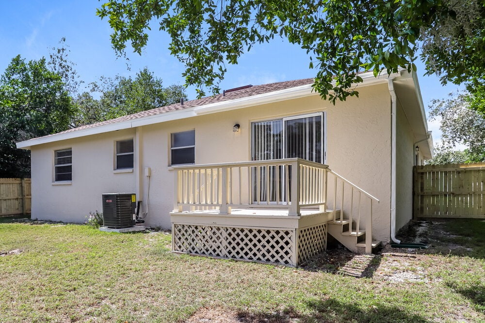 Building Photo - 9811 N Connechusett Rd