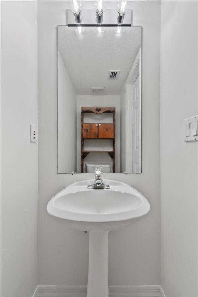 Building Photo - 5143 Elpine Way