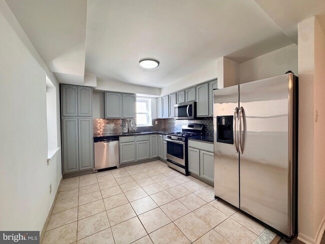 Building Photo - 1136 Mt Vernon St