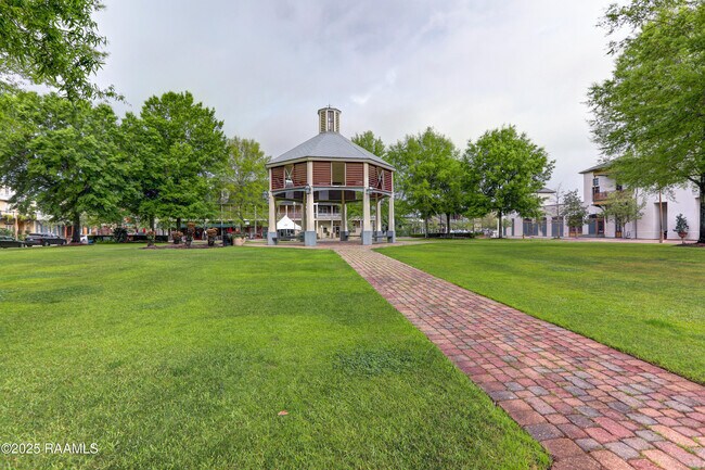 Building Photo - 605 Silverstone Rd