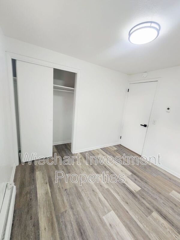 Building Photo - 616 S Clay St