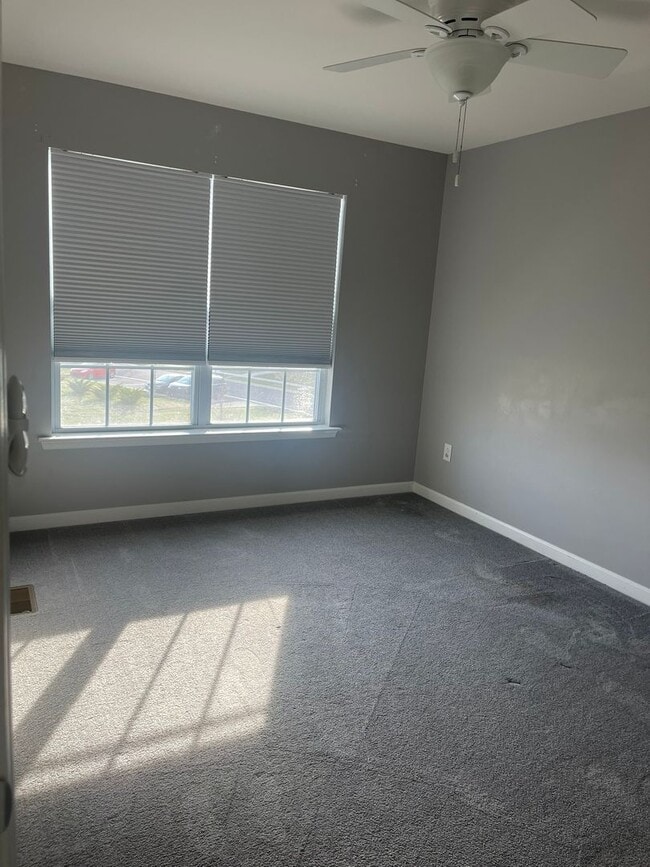 Building Photo - 3 bedroom 2 1/2 bath Townhouse in Bayberry