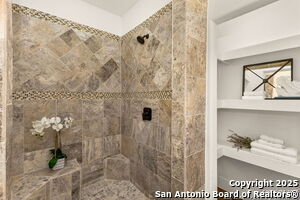 Building Photo - 417 E Hildebrand Ave