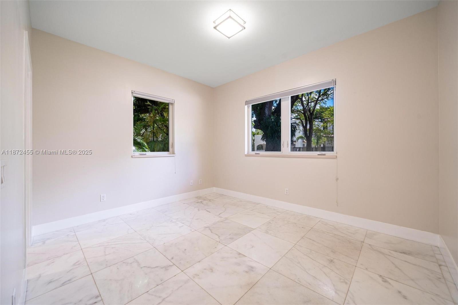 Building Photo - 511 Madeira Ave