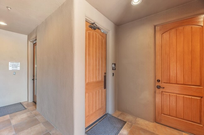 Building Photo - MOVE IN SPECIAL - 3 bedroom, 2 bathroom in...