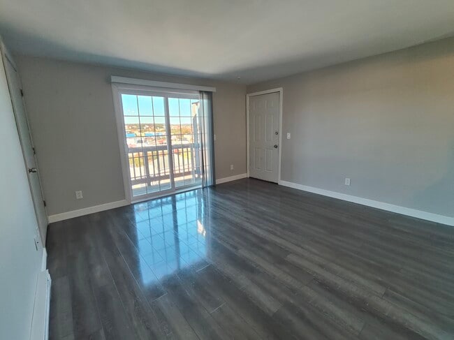 Building Photo - 172 Perry Ave