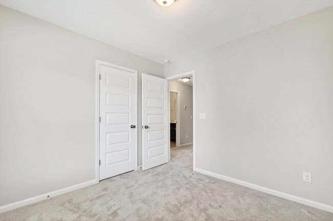 Building Photo - ***Pending*** Beautiful 4BR End-Unit Townhome in Prime Apex Location!