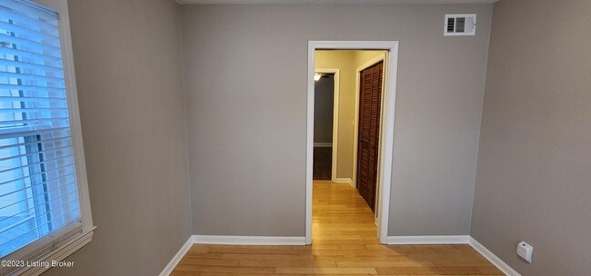 Building Photo - 208 Colonial Dr