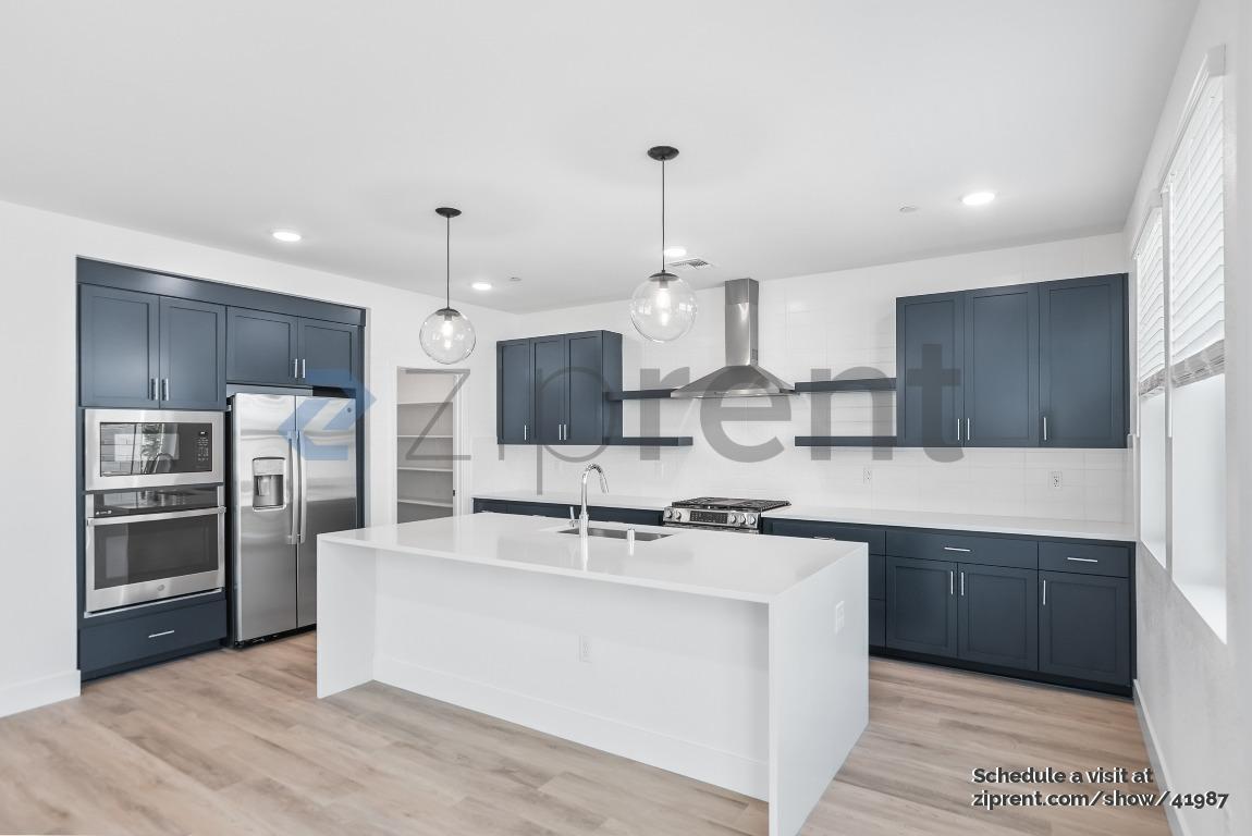 Building Photo - 379 Monastery Dr