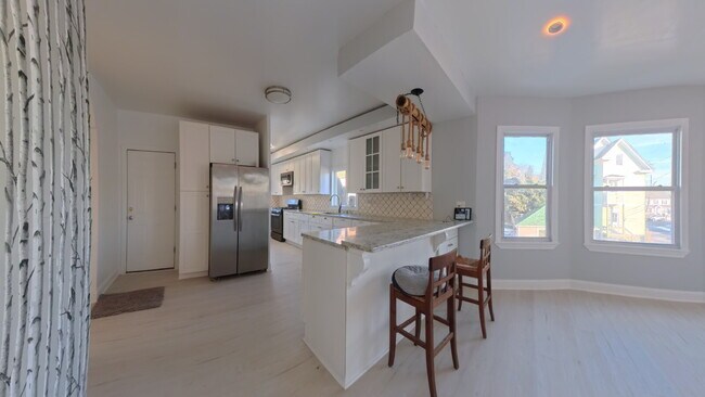 Building Photo - 75 Richardson St