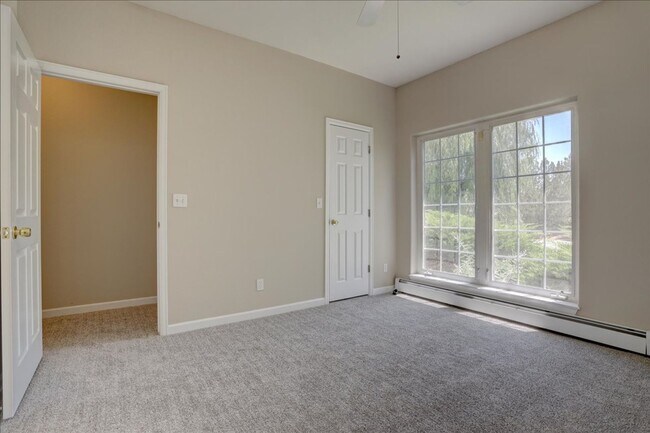 Building Photo - Amazing Custom Ranch with Privacy and Spra...