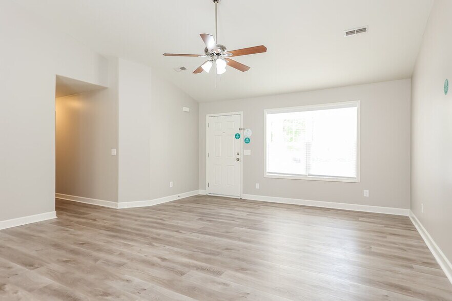 Building Photo - 2002 Owl Ct