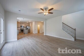 Building Photo - 501 Slyfox Ln