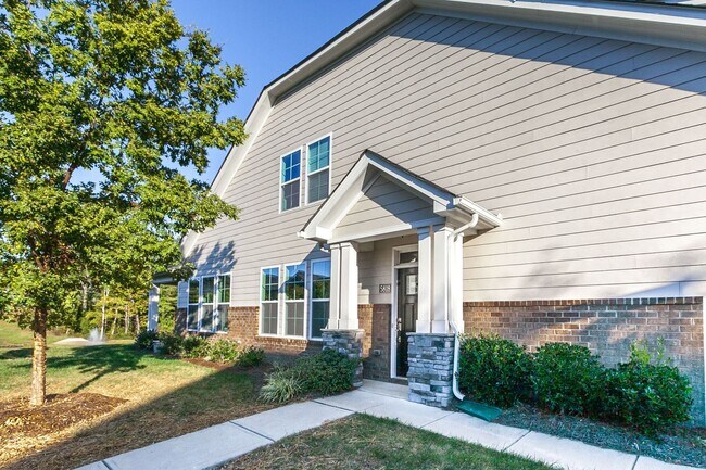 Building Photo - 5818 Glenmore Garden Dr