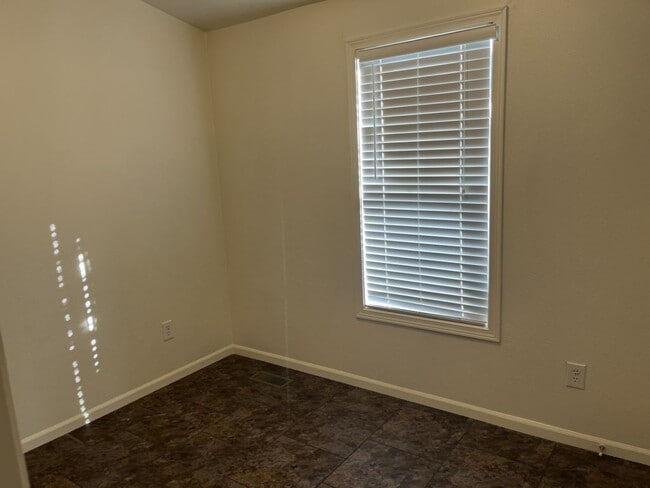 Building Photo - 5303 E Twain Ave