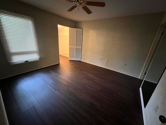 Building Photo - Hampton 1351-1353