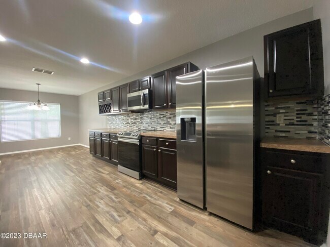 Building Photo - 548 Aeolian Dr