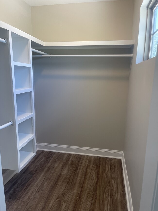 Building Photo - 307 York St