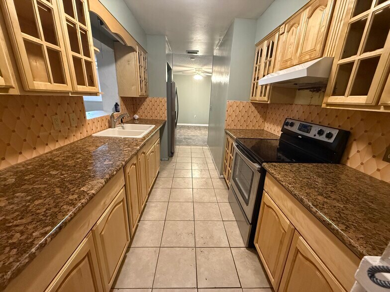 Building Photo - 6733 Fern Cir