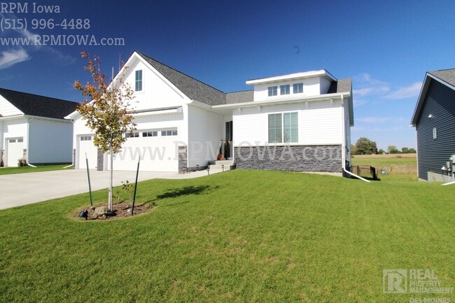 Building Photo - Over 2500 Square feet!!! 4 Bedroom, 2.5 Bath Home in Ankeny