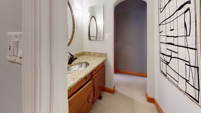 Building Photo - Kalorama Two Bedroom/Two Bathroom on Quiet Street-Updated Steam Shower, Washer/Dryer In Unit, & M...