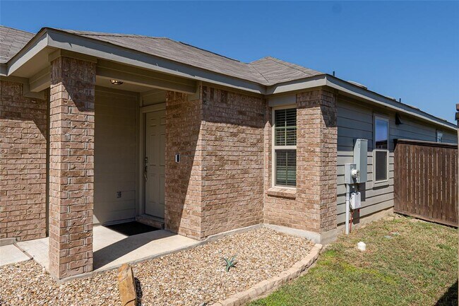 Building Photo - 108 Circle Wy