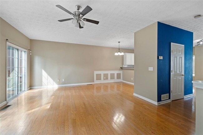Building Photo - 532 Lantern Wood Dr