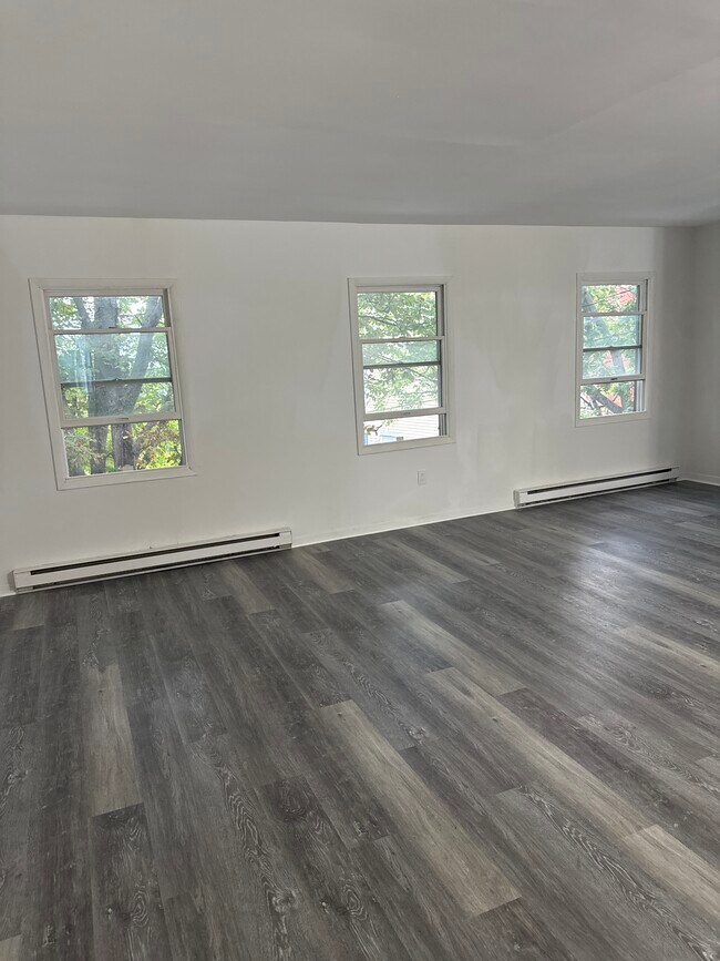 Building Photo - 21 Bleecker Pl
