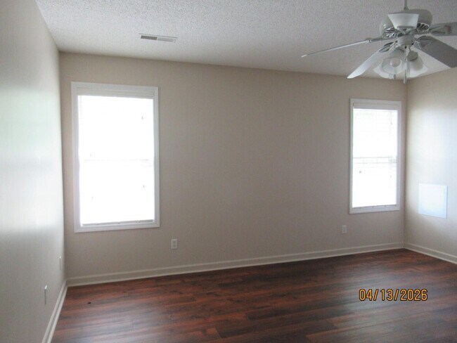 Building Photo - 3590 Oleander Dr