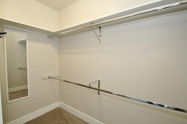 Building Photo - Immaculate Townhouse in Quiet Community