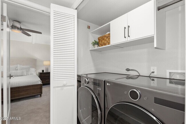 Building Photo - 5822 N Scottsdale Rd